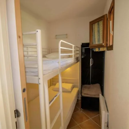 Nice 25 M Bright With Balcony And Pool Lejlighed