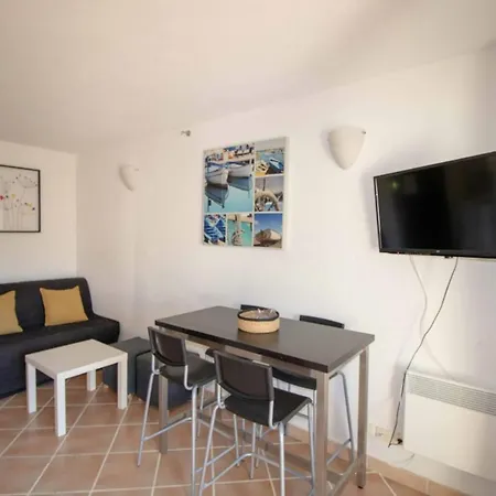 Nice 25 M Bright With Balcony And Pool Lejlighed *